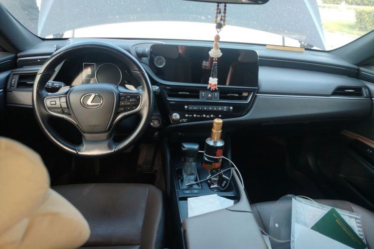 Used Lexus ES 2023 200 Excellence Edition Center Console