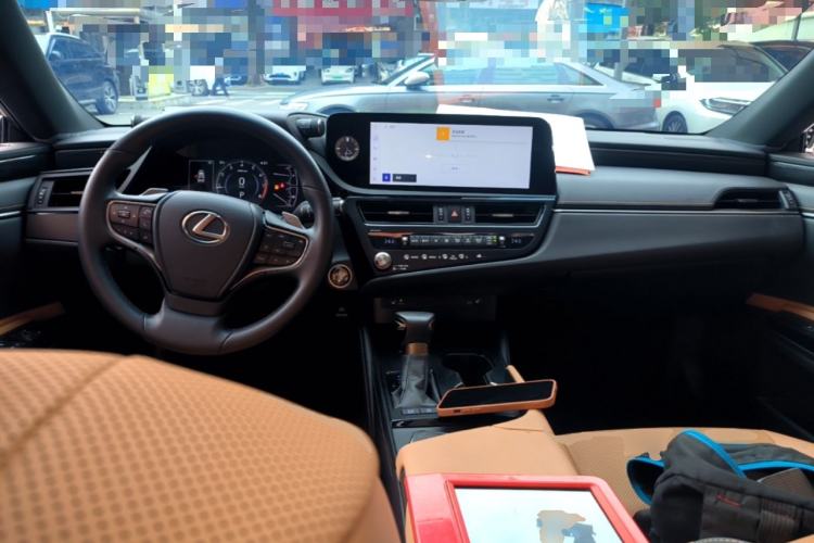 Used Lexus ES 2023 200 Excellence Edition Center Console