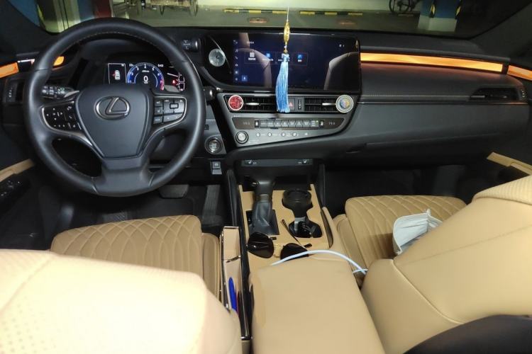 Used Lexus ES 2023 200 Excellence Edition Center Console