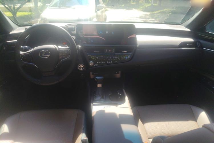 Used Lexus ES 2023 200 Excellence Edition Center Console