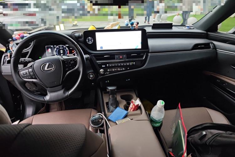 Used Lexus ES 2023 200 Excellence Edition Center Console