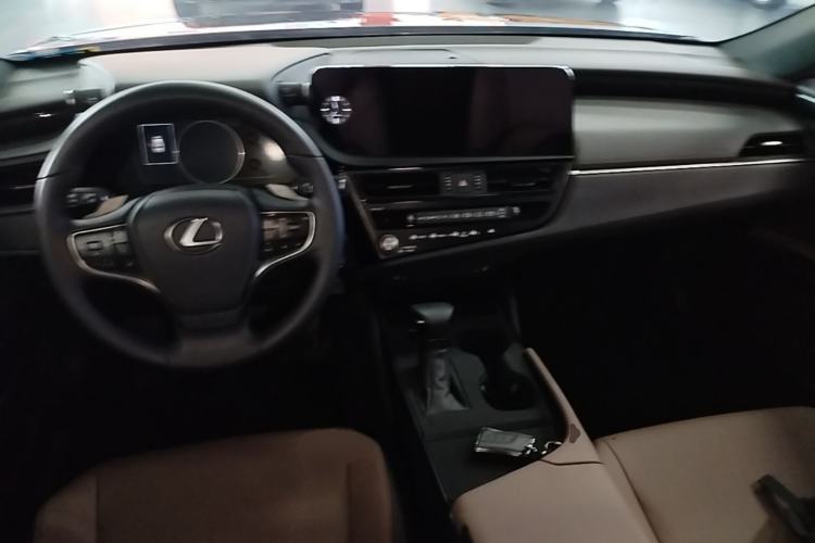 Used Lexus ES 2023 200 Excellence Edition Center Console