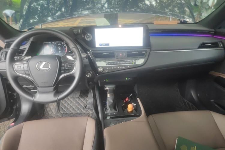 Used Lexus ES 2023 200 Excellence Edition Center Console