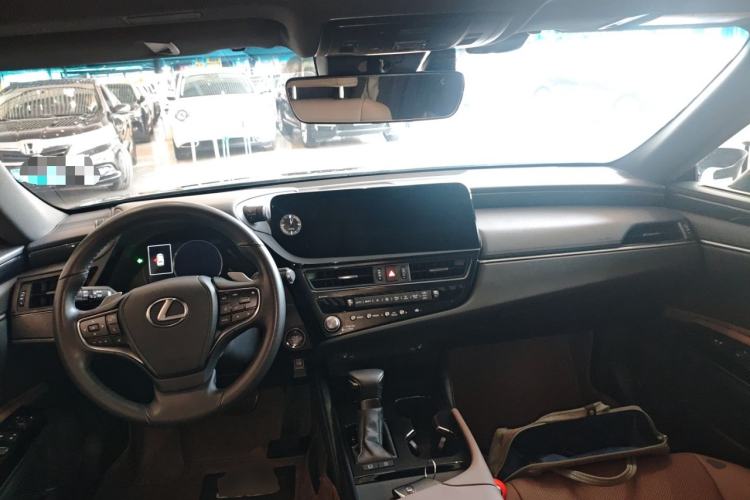 Used Lexus ES 2023 200 Excellence Edition Center Console