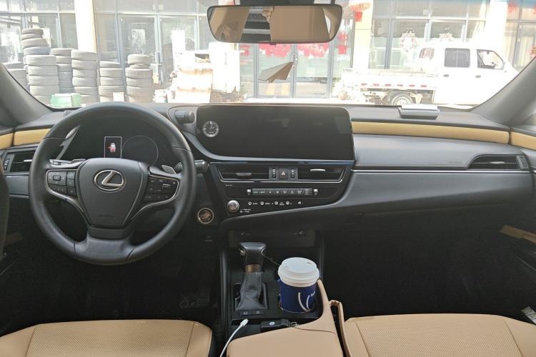 Used Lexus ES 2023 200 Excellence Edition Center Console