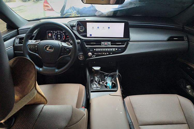 Used Lexus ES 2023 200 Excellence Edition Center Console