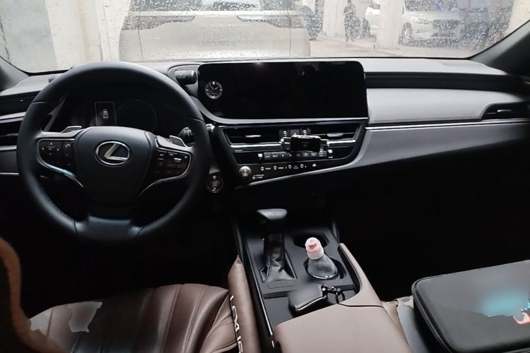 Used Lexus ES 2023 200 Excellence Edition Center Console
