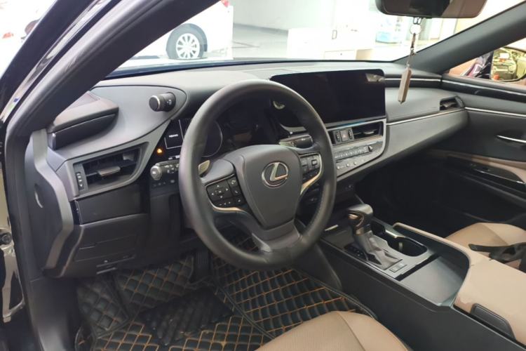 Used Lexus ES 2023 200 Excellence Edition Center Console