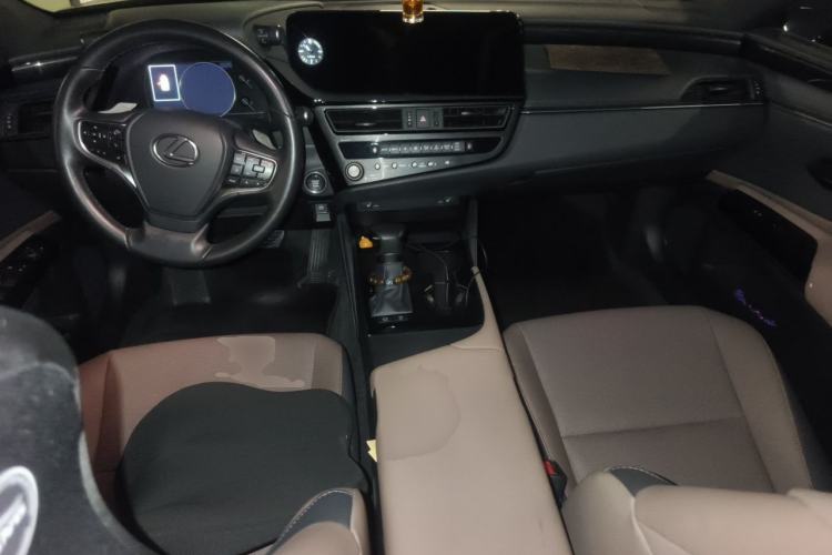 Used Lexus ES 2023 200 Excellence Edition Center Console