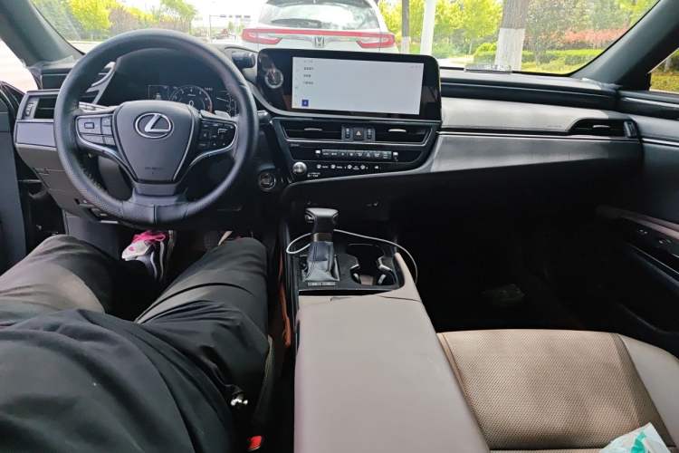 Used Lexus ES 2023 200 Excellence Edition Center Console