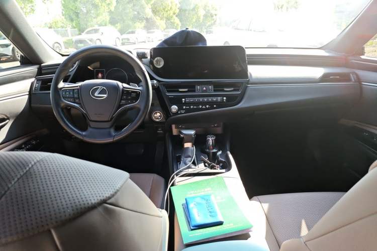 Used Lexus ES 2023 260 Excellence Edition Center Console