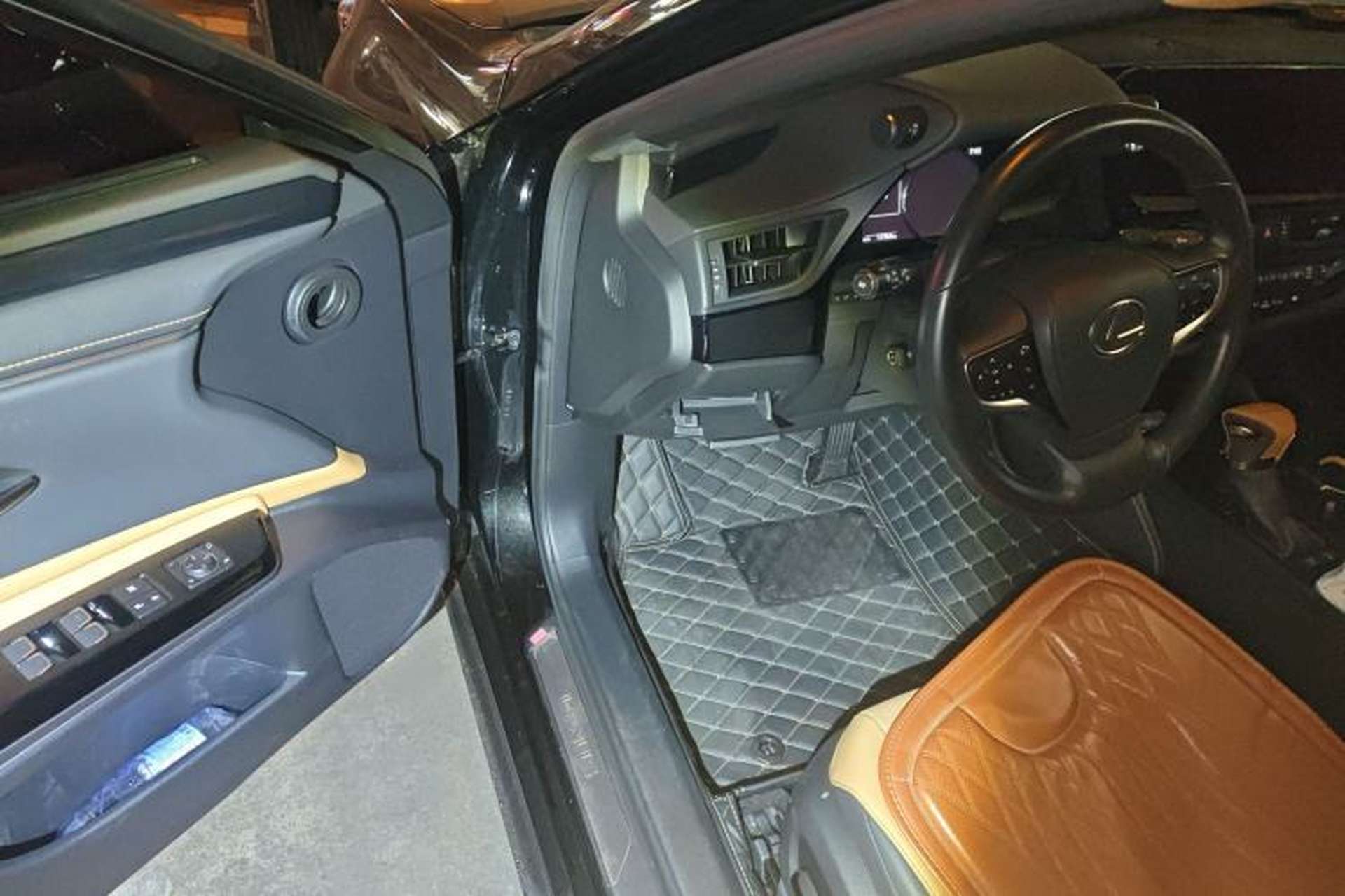 Used Lexus ES 2023 200 Excellence Edition Driver Seat