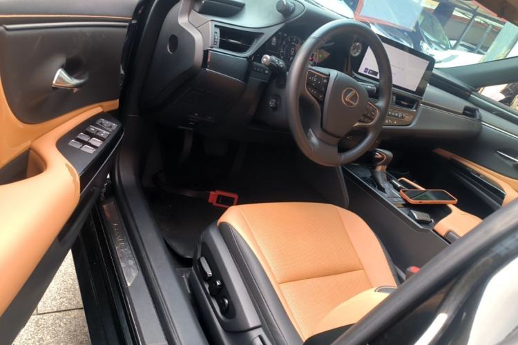 Used Lexus ES 2023 200 Excellence Edition Driver Seat