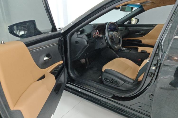 Used Lexus ES 2023 200 Excellence Edition Driver Seat