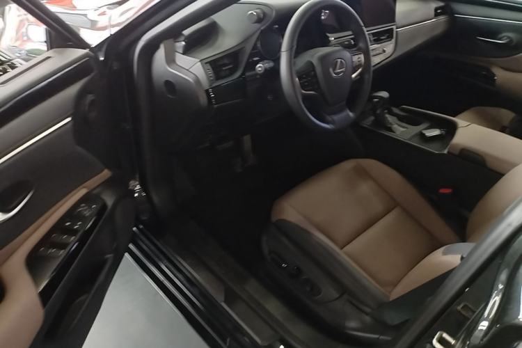 Used Lexus ES 2023 200 Excellence Edition Driver Seat