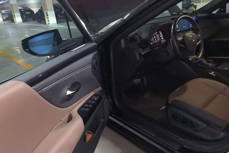 Used Lexus ES 2023 200 Excellence Edition Driver Seat