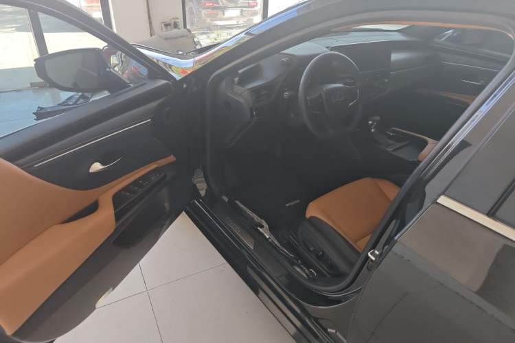Used Lexus ES 2023 200 Excellence Edition Driver Seat
