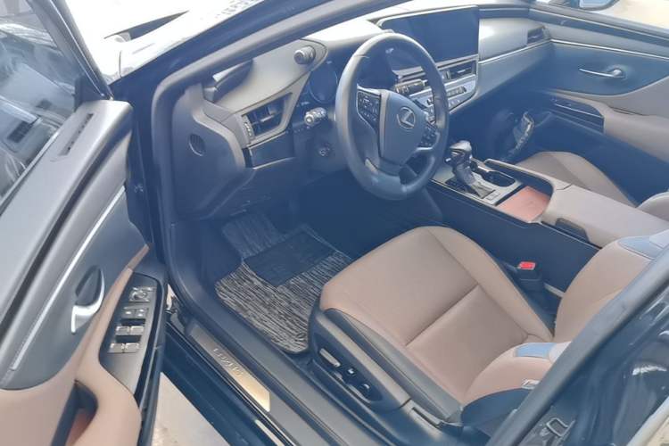 Used Lexus ES 2023 200 Excellence Edition Driver Seat