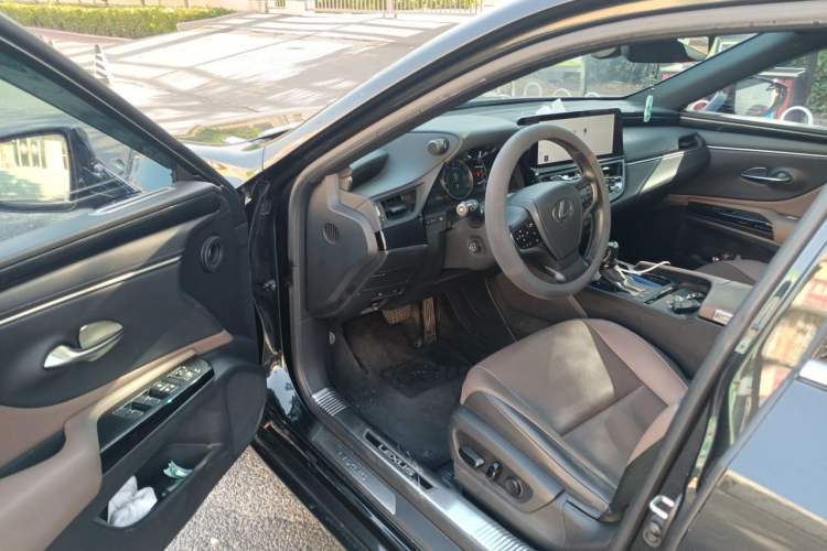 Used Lexus ES 2023 200 Excellence Edition Driver Seat