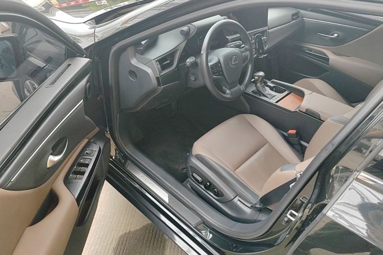 Used Lexus ES 2023 200 Excellence Edition Driver Seat