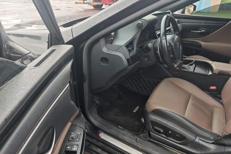 Used Lexus ES 2023 200 Excellence Edition Driver Seat