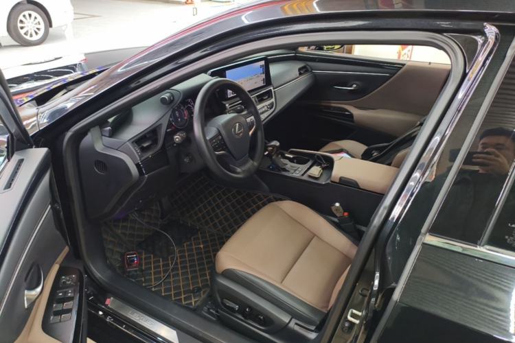 Used Lexus ES 2023 200 Excellence Edition Driver Seat