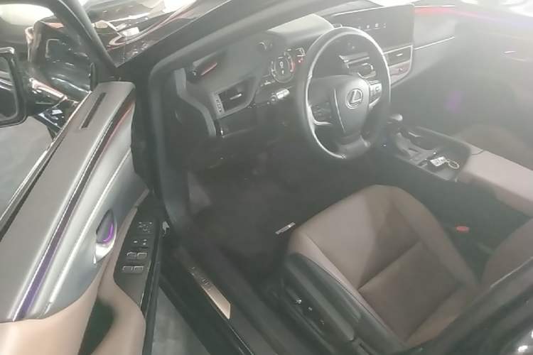 Used Lexus ES 2023 200 Excellence Edition Driver Seat