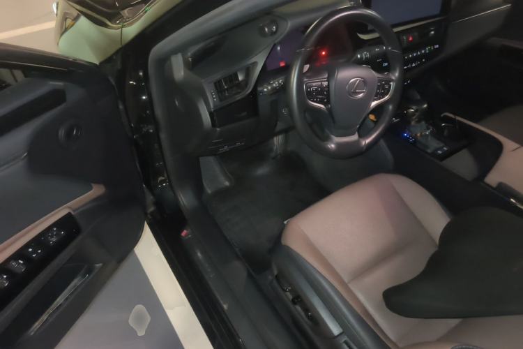 Used Lexus ES 2023 200 Excellence Edition Driver Seat