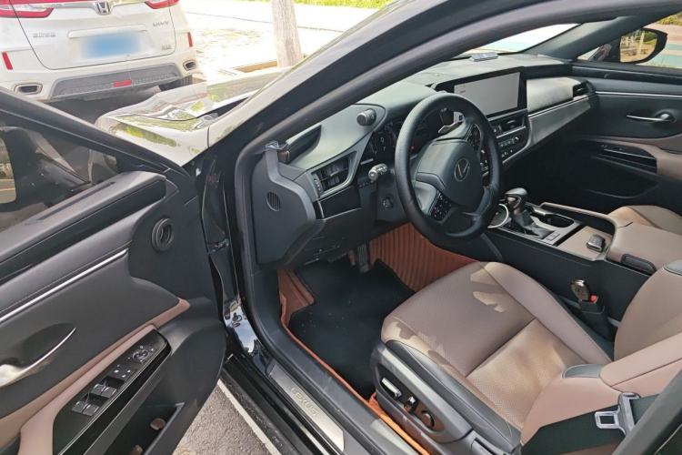 Used Lexus ES 2023 200 Excellence Edition Driver Seat