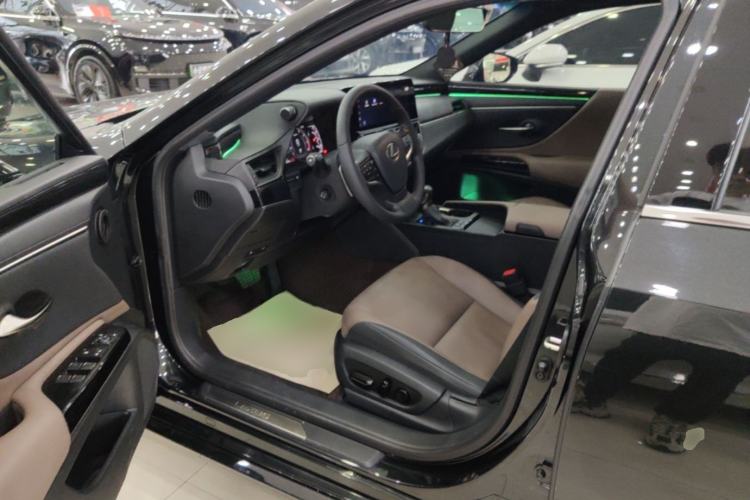 Used Lexus ES 2023 200 Excellence Edition Driver Seat