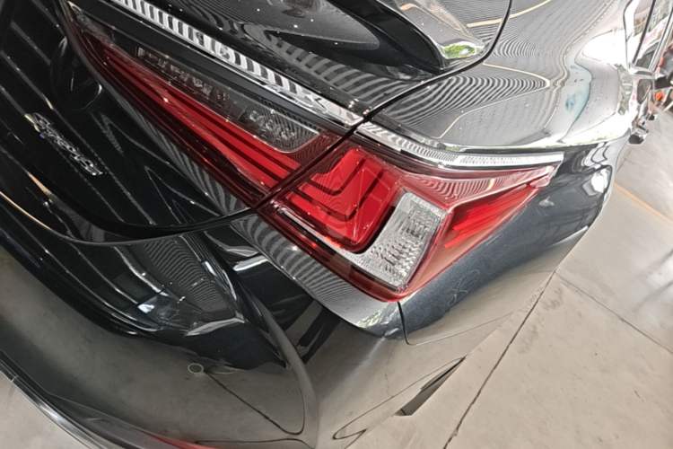 Used Lexus ES 2023 200 Excellence Edition Exterior 3