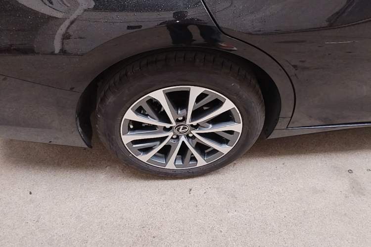 Used Lexus ES 2023 200 Excellence Edition Exterior 5