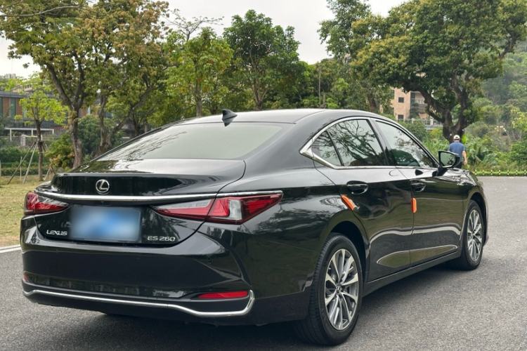 Used Lexus ES 2023 200 Excellence Edition Exterior 6