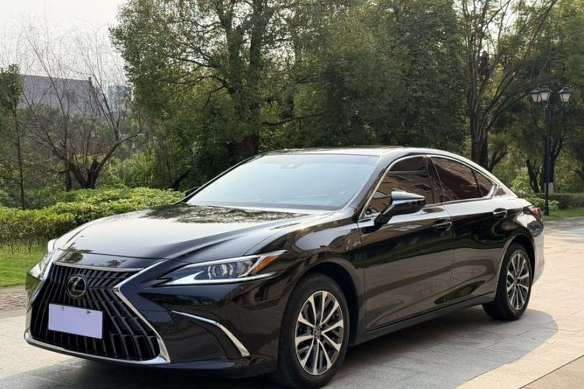 Used Lexus ES 2023 200 Excellence Edition Front Left 45 Deg