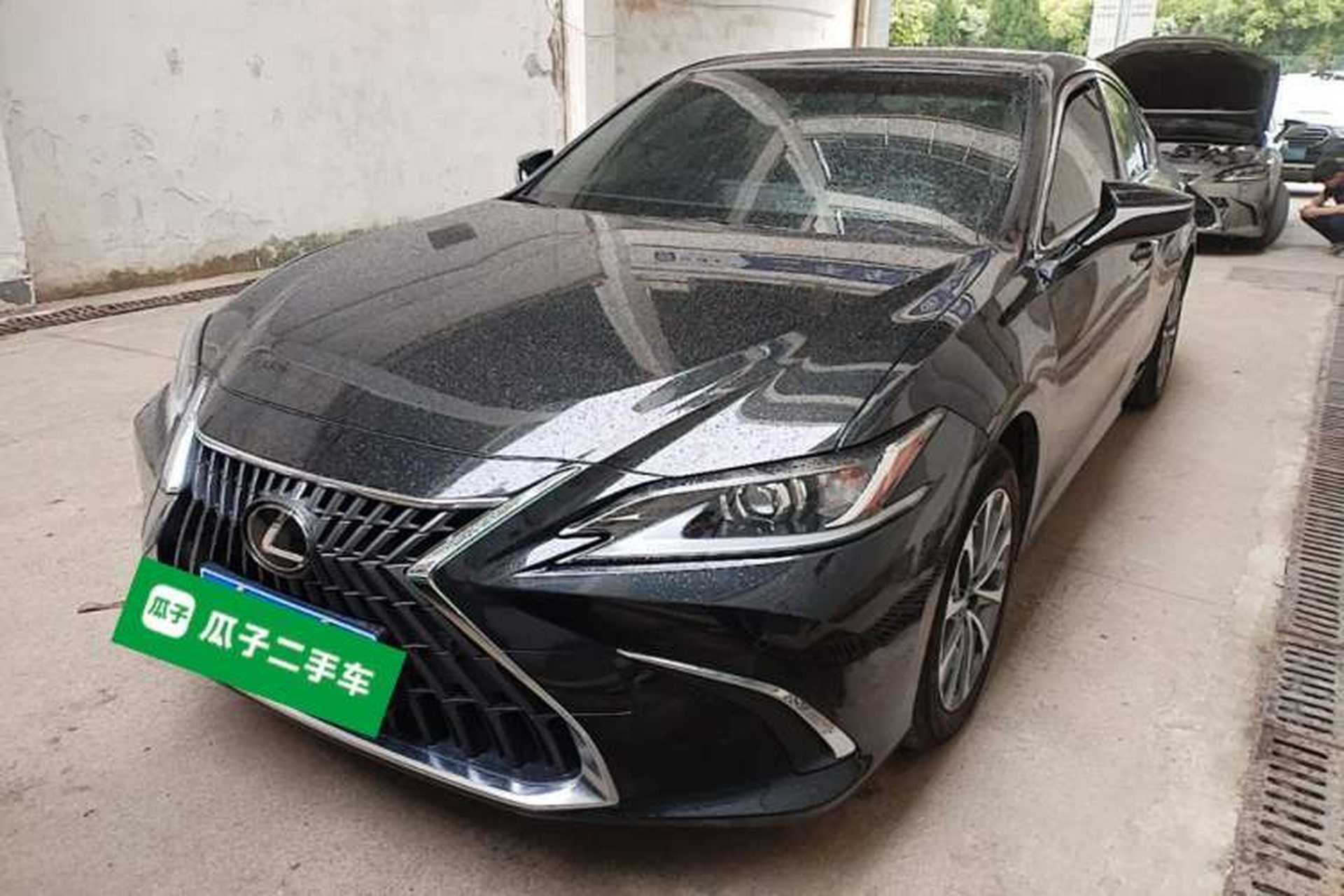 Used Lexus ES 2023 200 Excellence Edition Front Left 45 Deg
