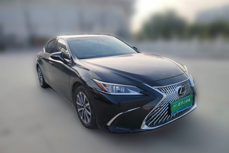 Used Lexus ES 2023 200 Excellence Edition Front Right 45 Deg