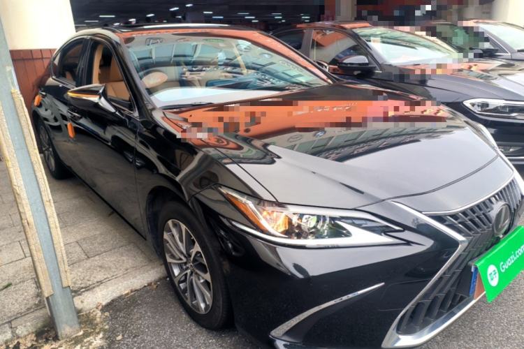 Used Lexus ES 2023 200 Excellence Edition Front Right 45 Deg