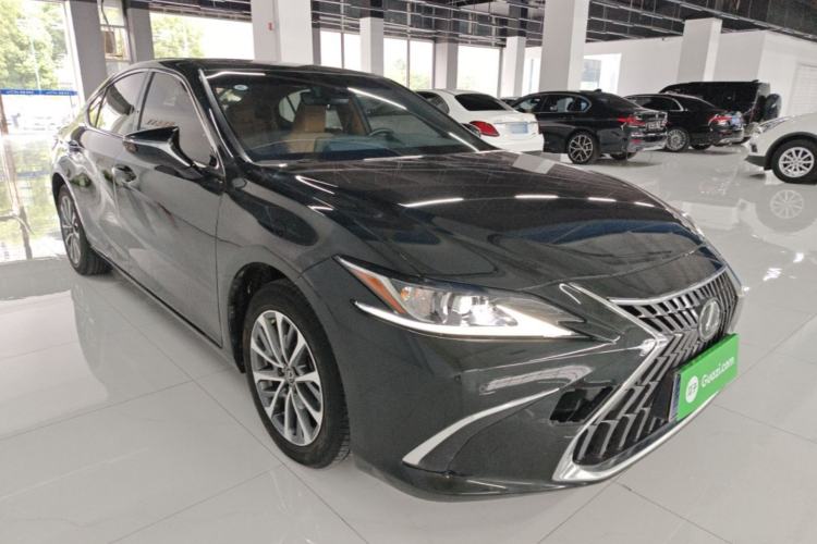 Used Lexus ES 2023 200 Excellence Edition Front Right 45 Deg