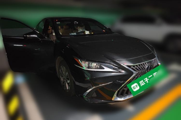 Used Lexus ES 2023 200 Excellence Edition Front Right 45 Deg