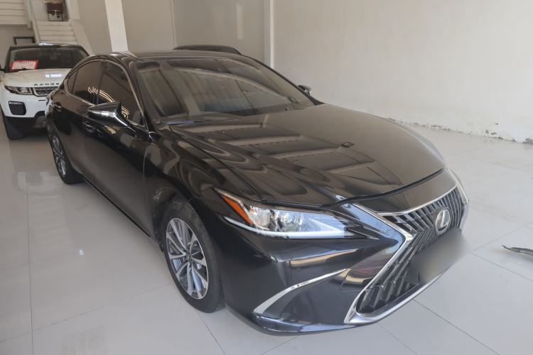 Used Lexus ES 2023 200 Excellence Edition Front Right 45 Deg