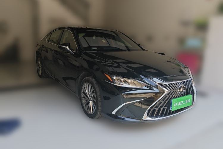 Used Lexus ES 2023 200 Excellence Edition Front Right 45 Deg