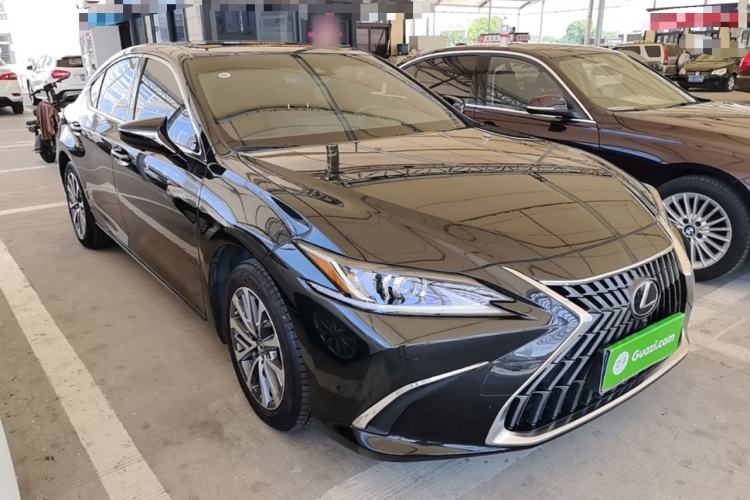 Used Lexus ES 2023 200 Excellence Edition Front Right 45 Deg