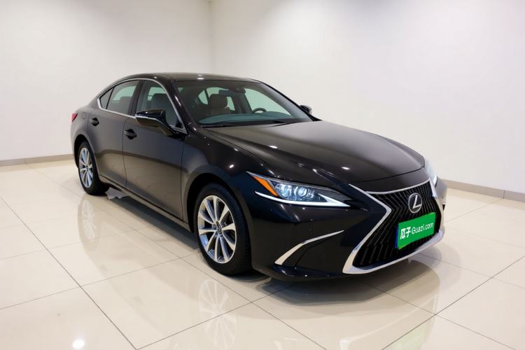 Used Lexus ES 2023 200 Excellence Edition Front Right 45 Deg