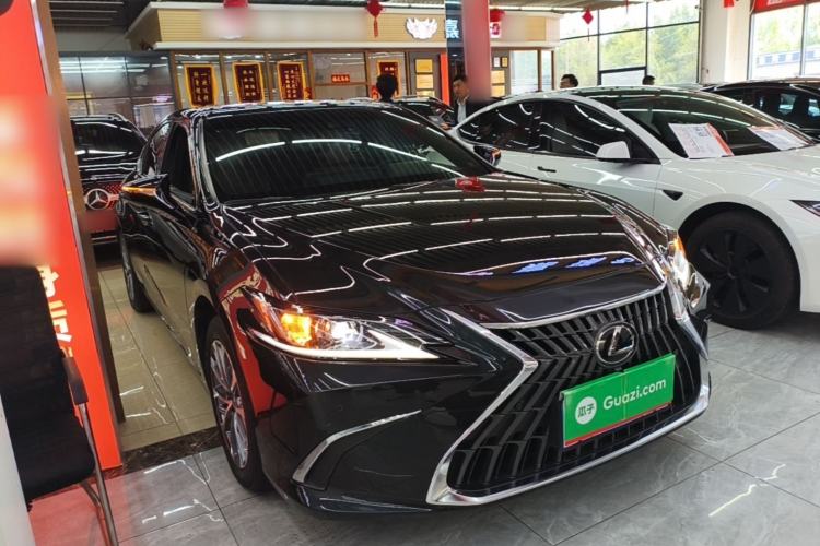 Used Lexus ES 2023 200 Excellence Edition Front Right 45 Deg