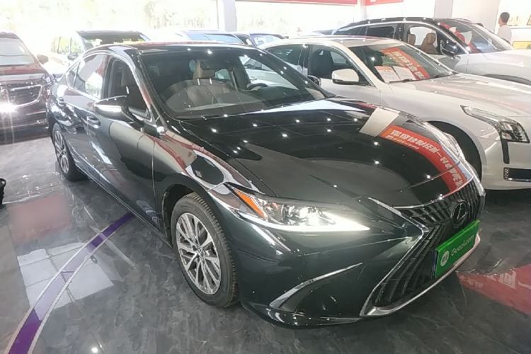 Used Lexus ES 2023 200 Excellence Edition Front Right 45 Deg