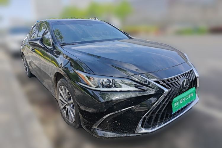 Used Lexus ES 2023 200 Excellence Edition Front Right 45 Deg