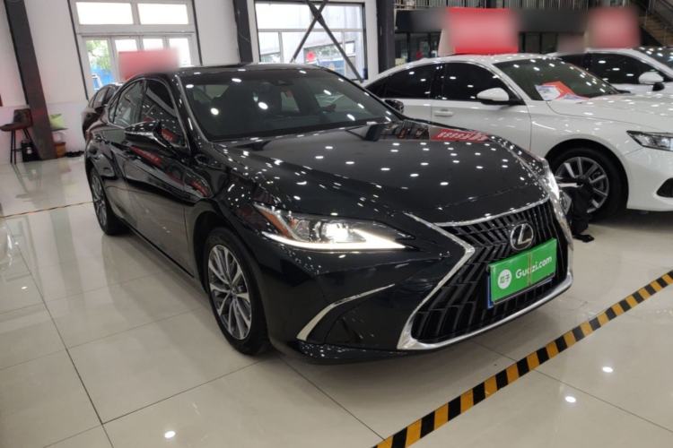 Used Lexus ES 2023 200 Excellence Edition Front Right 45 Deg
