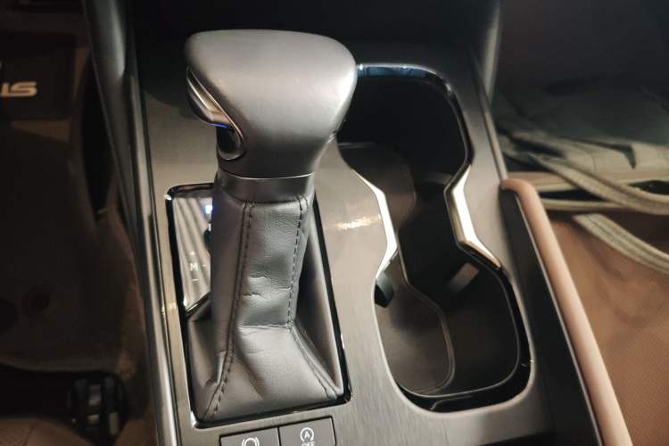 Used Lexus ES 2023 200 Excellence Edition Gear Lever