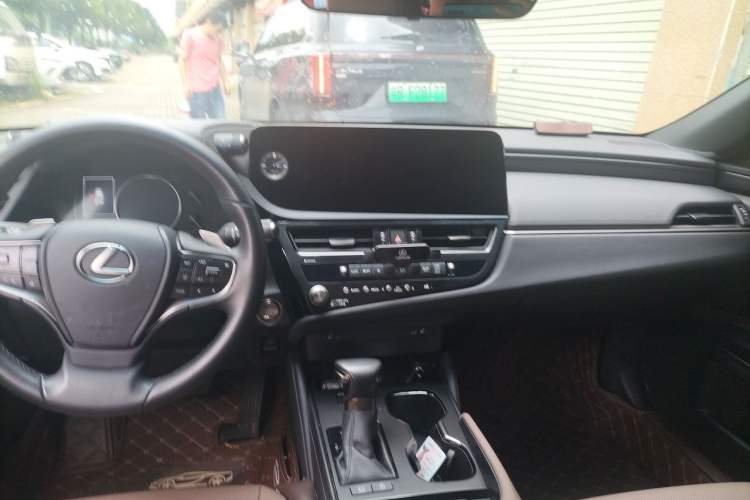 Used Lexus ES 2023 200 Excellence Edition Headliner