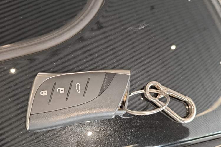 Used Lexus ES 2023 200 Excellence Edition Interior 1